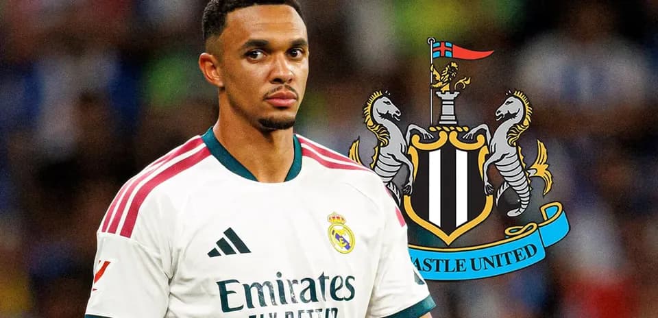 Jugador de Real Madrid con logo de Newcastle United