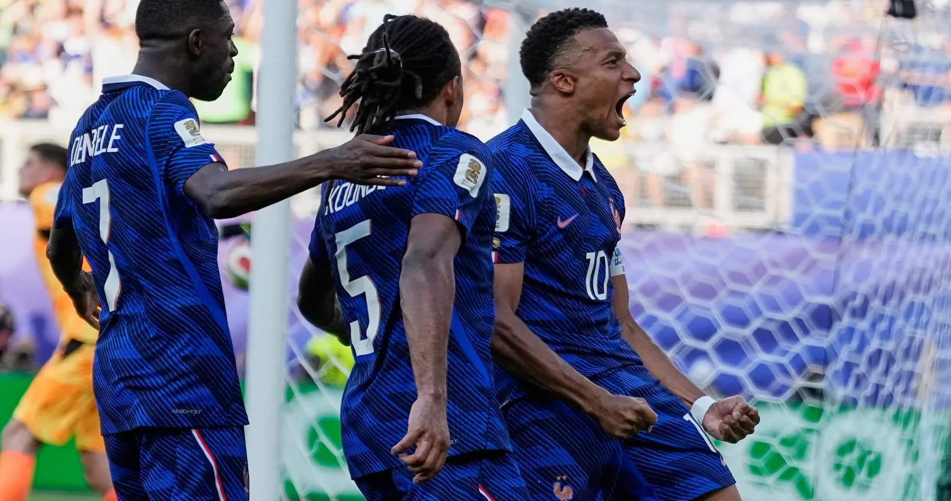 Jugadores de Francia celebrando un gol