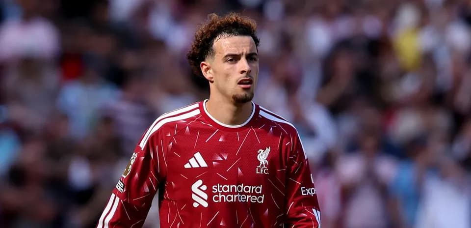 Jugador de Liverpool en el campo durante el partido