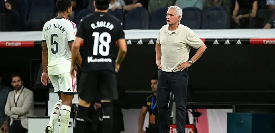 Bellingham and Soler on the pitch with Mourinho observing