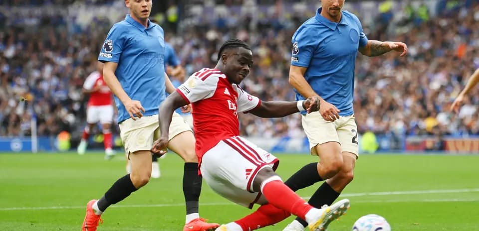 Jugador de Arsenal en acción durante el partido