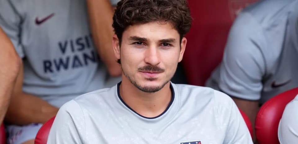 Jugador sentado en el banquillo del Atlético de Madrid