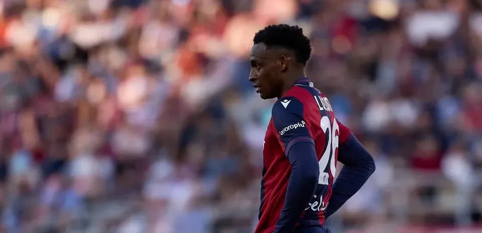 Jugador de Levante en el campo durante un partido