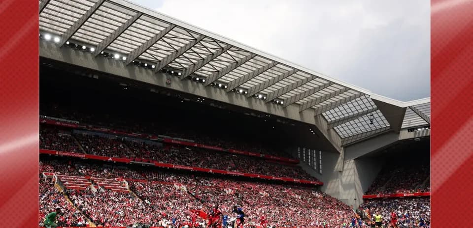 Vista del estadio Anfield lleno durante un partido