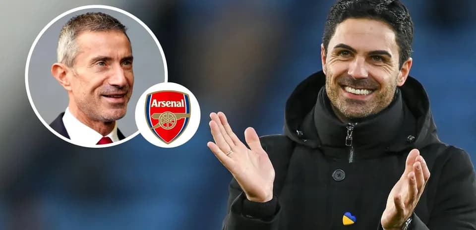 Entrenadores de Arsenal aplaudiendo en el estadio