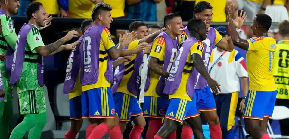 Jugadores de Colombia celebrando un gol