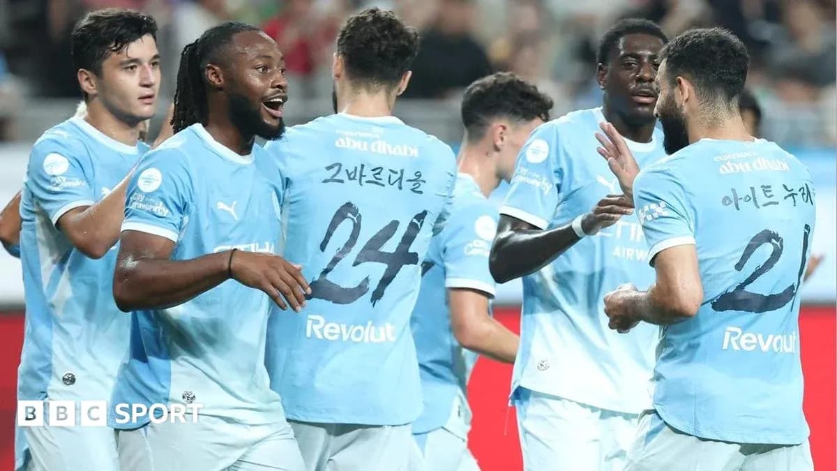 Jugadores de equipo celebrando un gol en partido