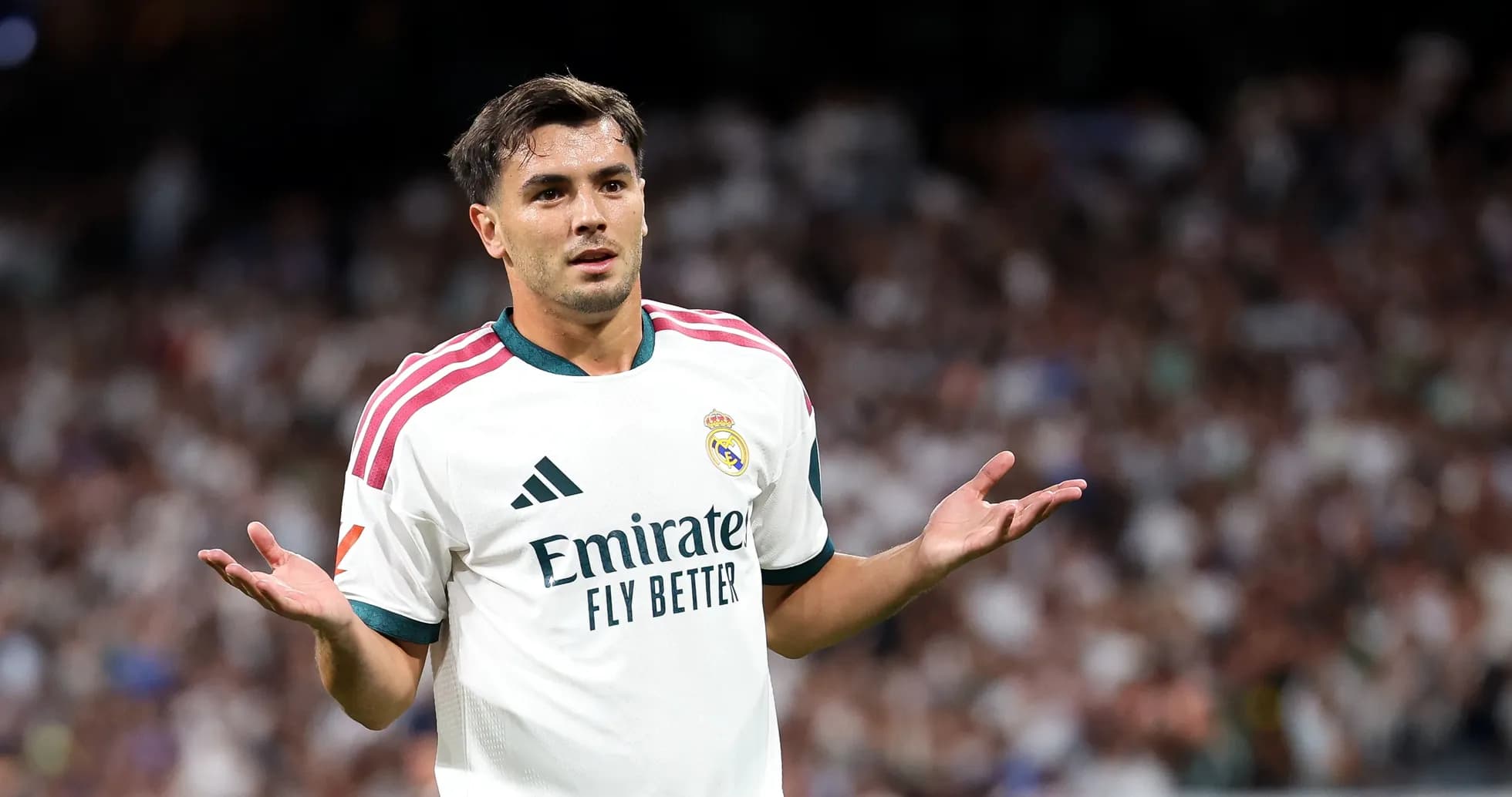 Jugador del Real Madrid con gesto de confusión