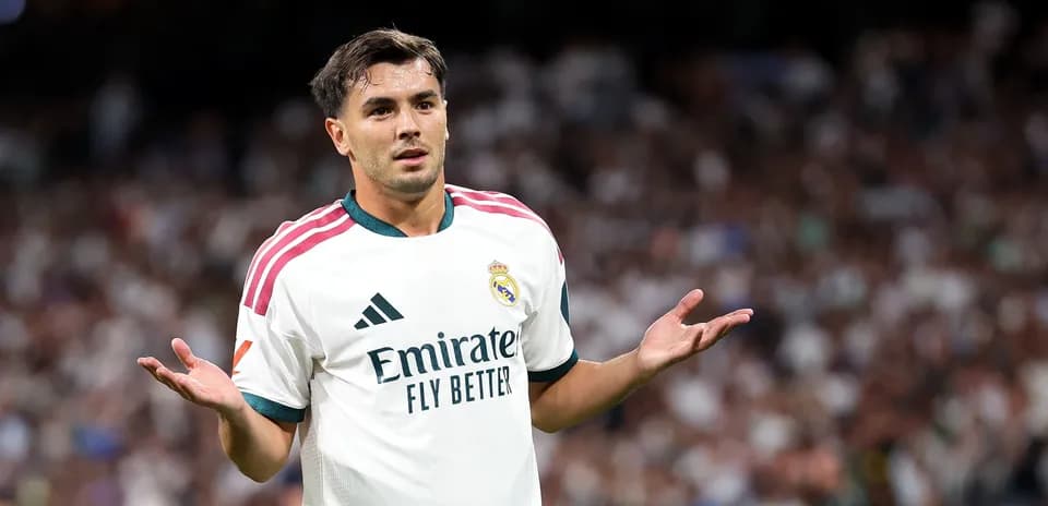 Jugador del Real Madrid con gesto de confusión