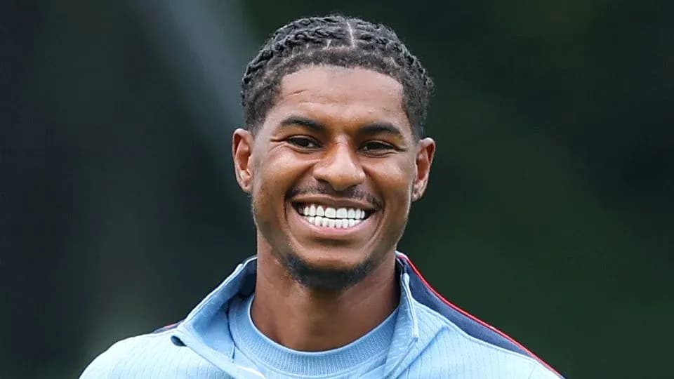Jugador sonriendo durante sesión de entrenamiento