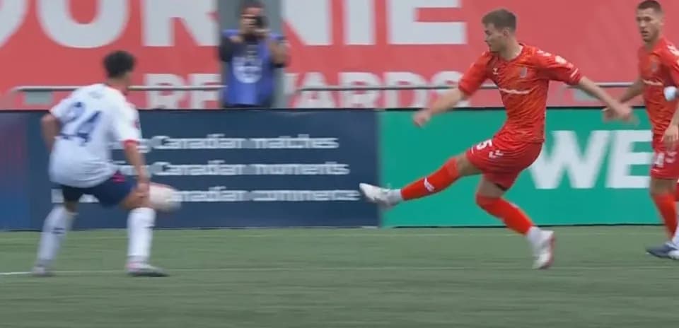 Jugador de Supra du Quebec en acción