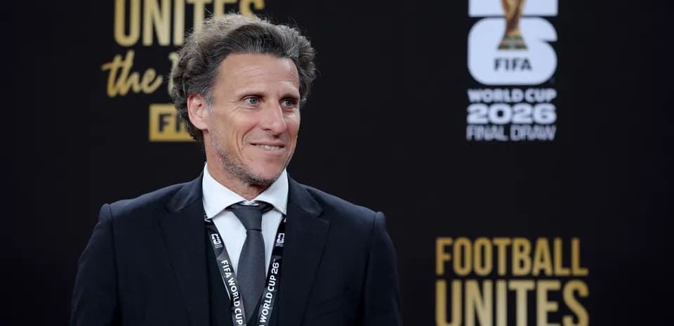 Persona sonriente en evento del sorteo Mundial 2026
