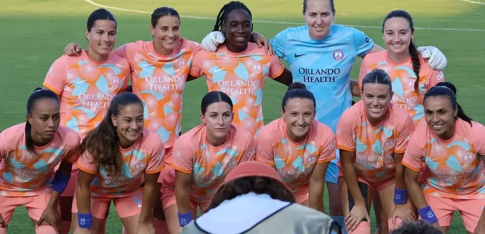 Jugadoras de Orlando Pride en formación
