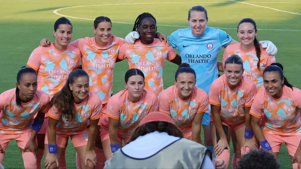 Jugadoras de Orlando Pride en formación