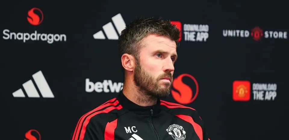 Michael Carrick en conferencia de prensa con Manchester United