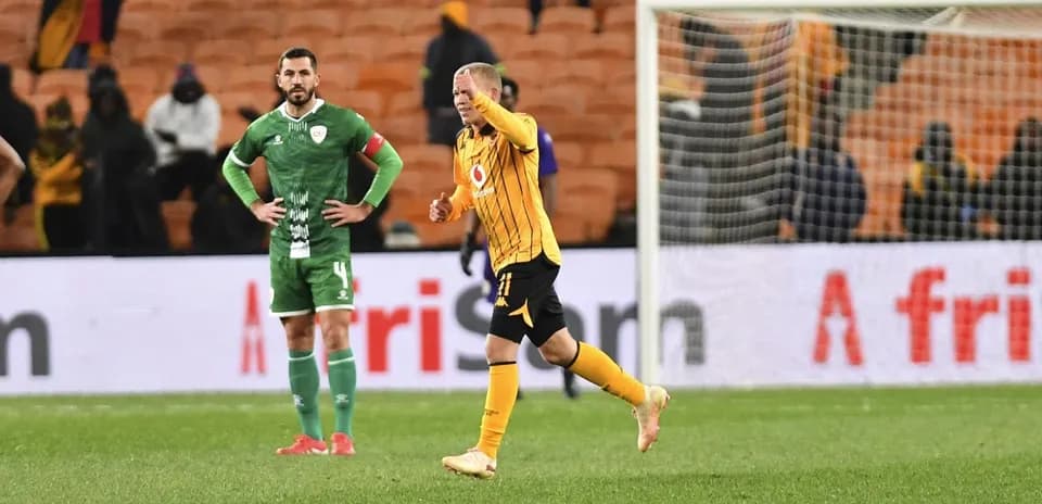 Jugador de Kaizer Chiefs celebrando tras anotación