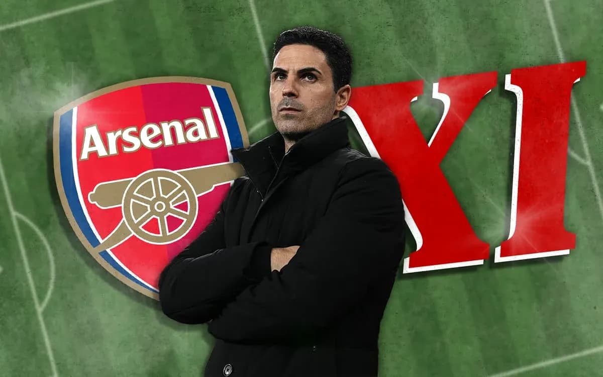 Entrenador de Arsenal frente al logo del club