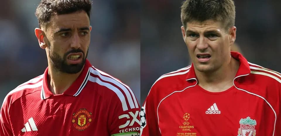 Jugadores de Manchester United y Liverpool en sus camisetas