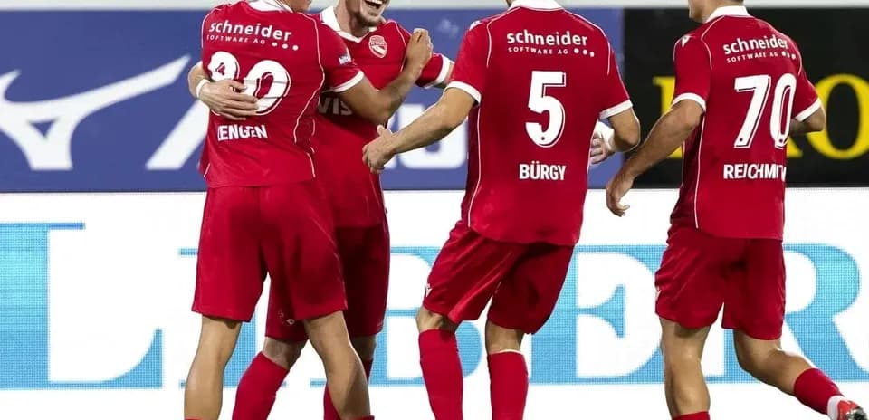 Jugadores de KI Klaksvik celebrando un gol
