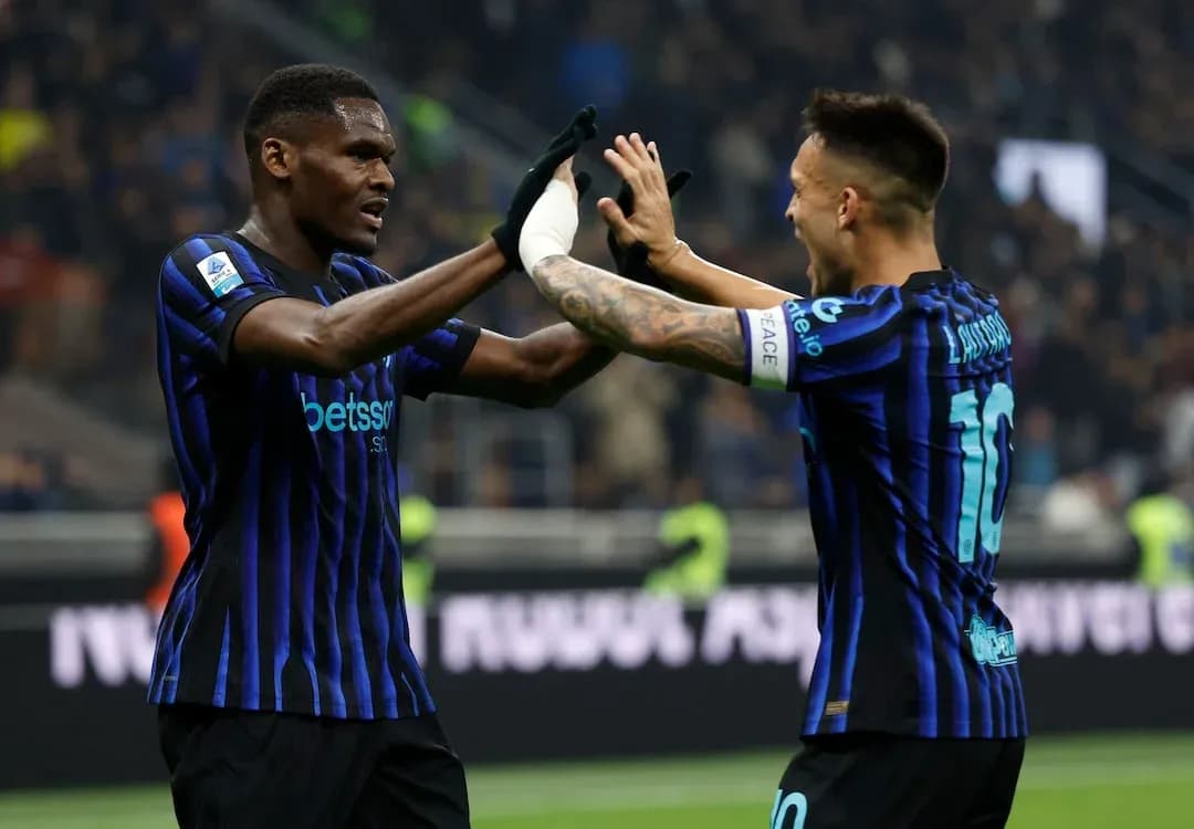 Jugadores de Inter celebrando un gol
