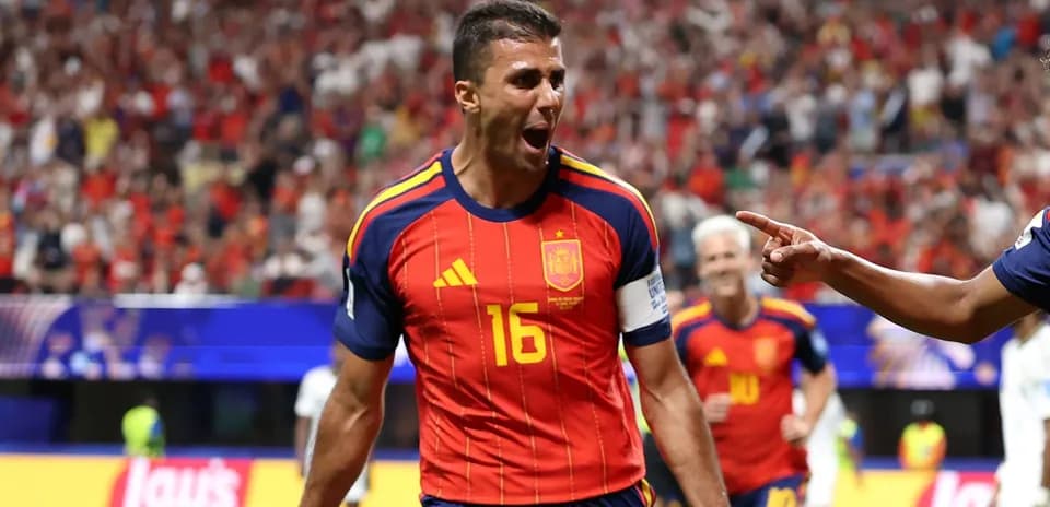 Jugador de España celebrando un gol en el partido