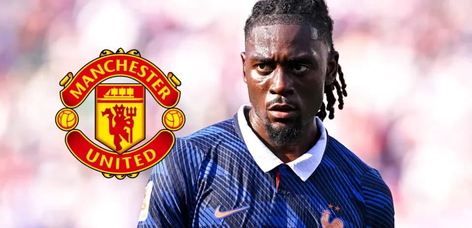 Jugador de Francia en uniforme de Manchester United