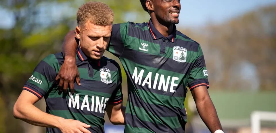 Jugadores de Portland Hearts of Pine en el campo