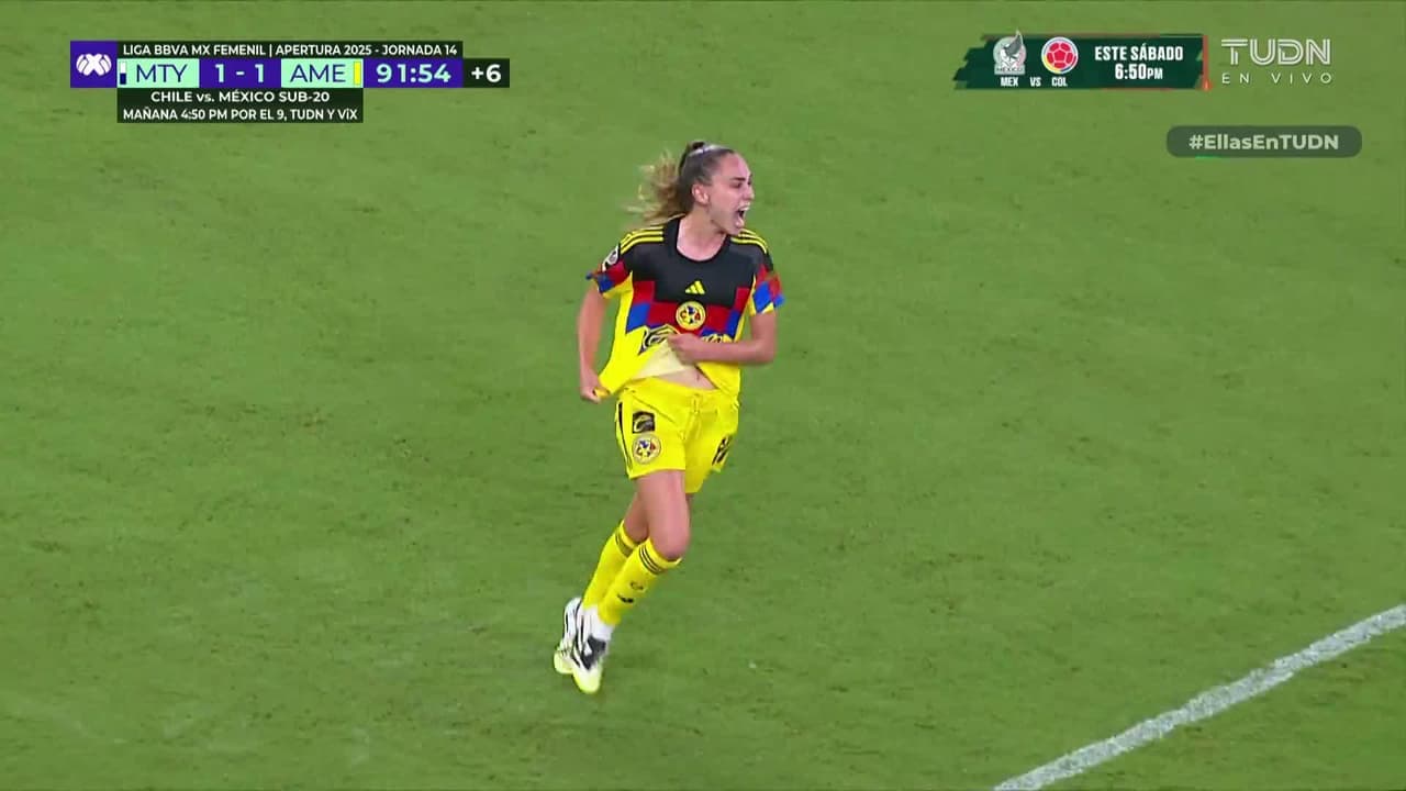 Jugadora de América celebra durante el partido