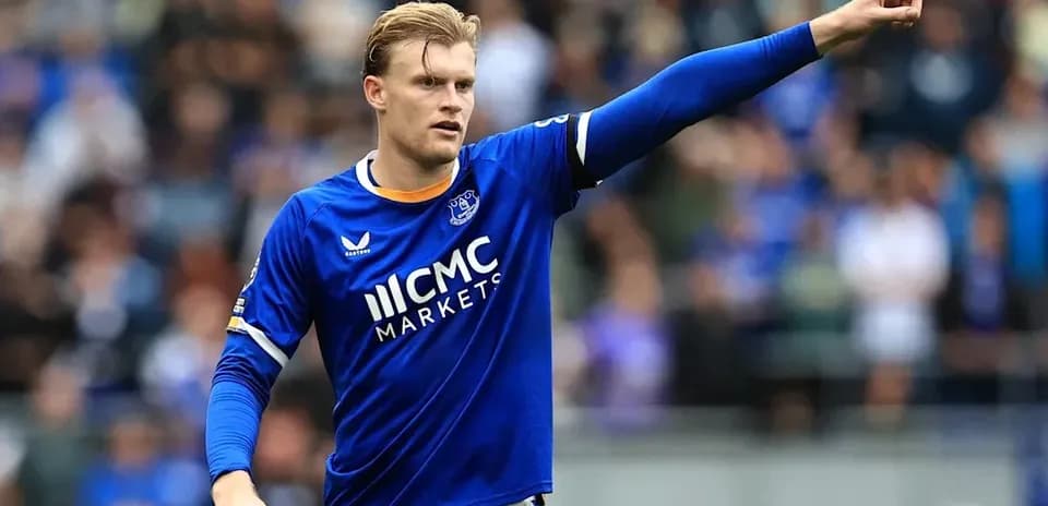 Jugador de Everton señalando durante el partido