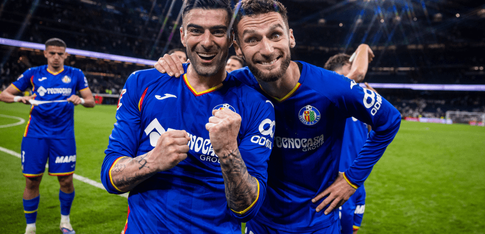 Jugadores de Getafe celebrando en el campo