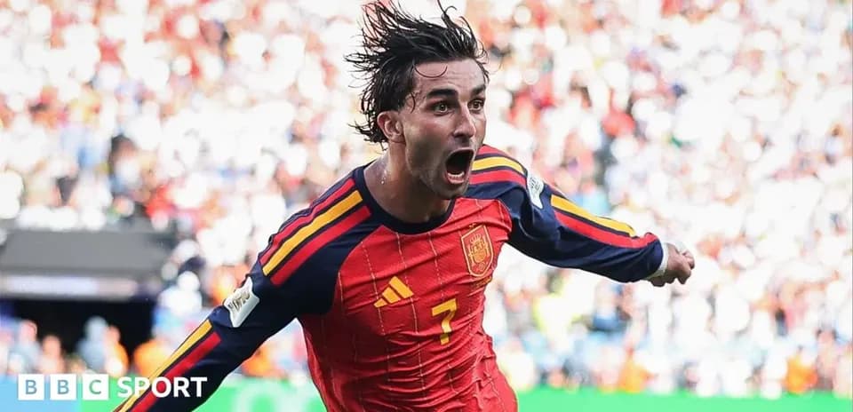 Jugador de España celebrando un gol en el partido