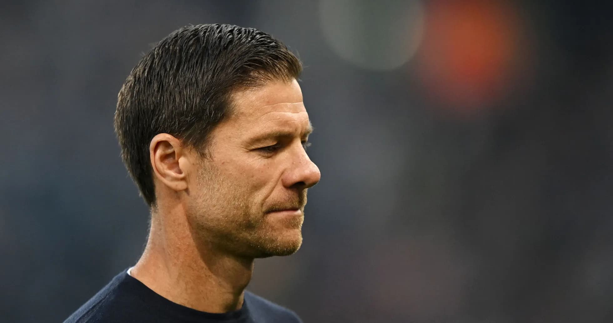 Entrenador en primer plano durante un partido