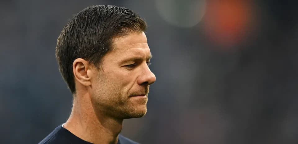 Entrenador en primer plano durante un partido