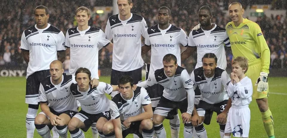 Equipo de Tottenham posando antes del partido