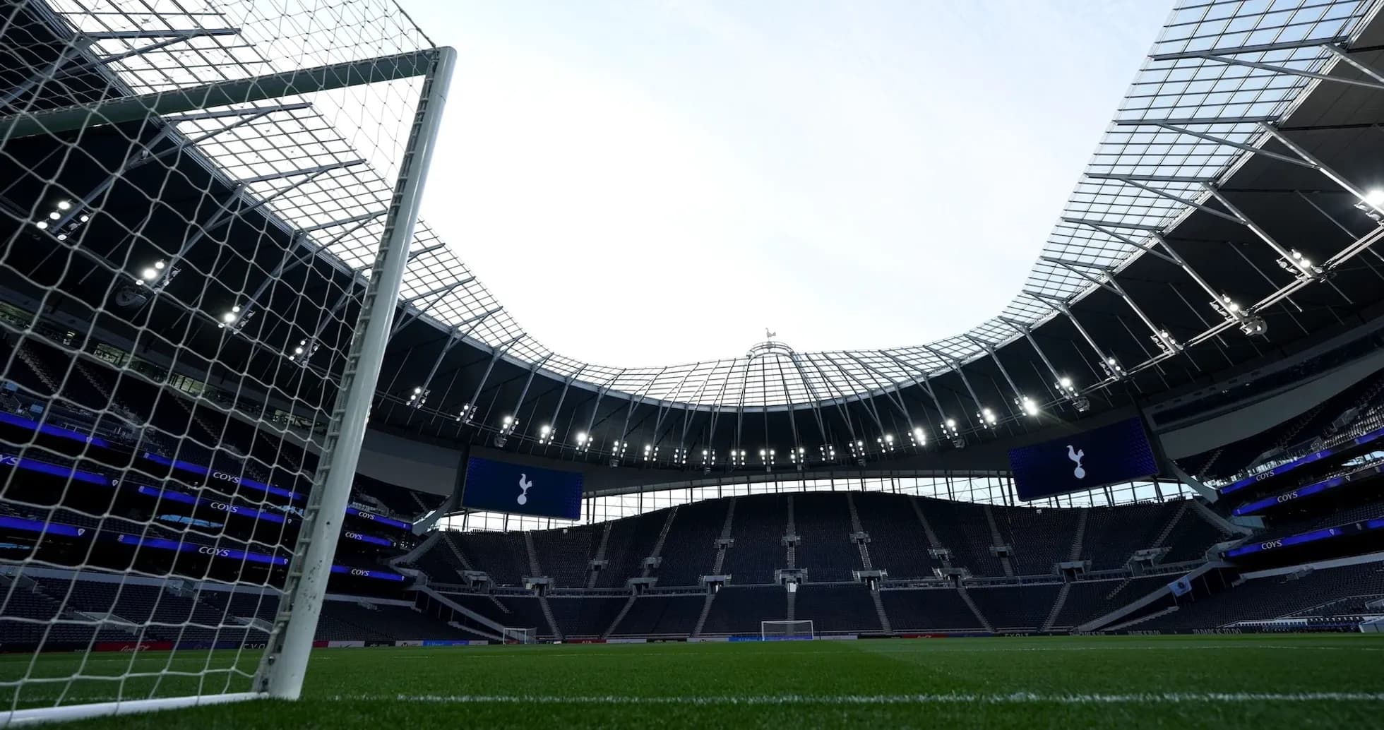 Vista del campo en el estadio Tottenham Hotspur