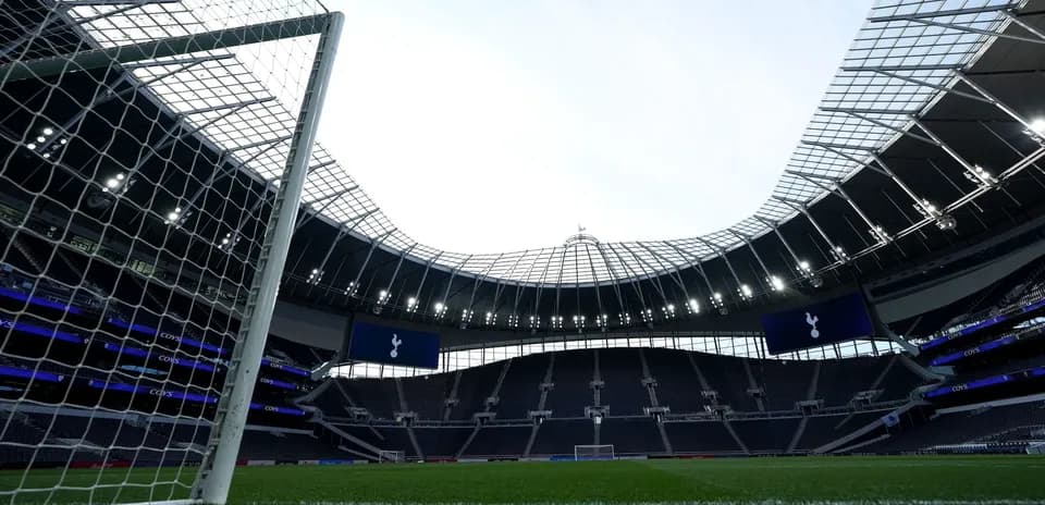 Vista del campo en el estadio Tottenham Hotspur