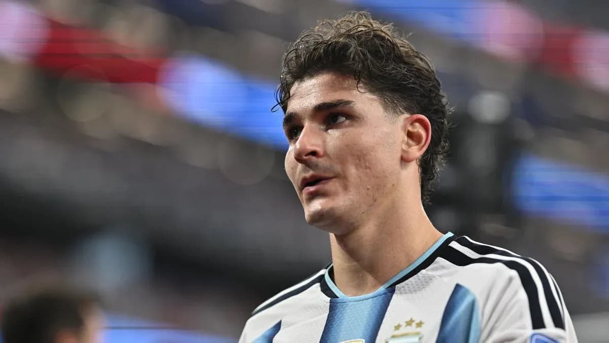 Jugador argentino con camiseta de la selección nacional
