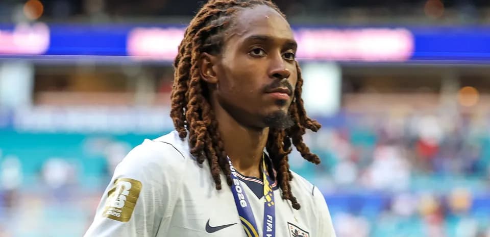 Jugador de Inglaterra con medalla de la Copa Mundial