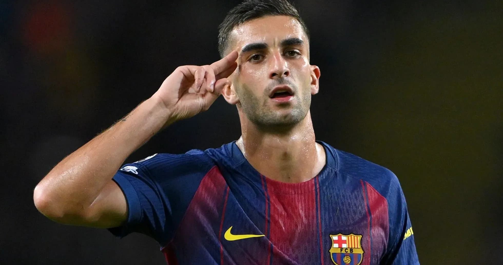 Jugador de FC Barcelona saludando tras un gol