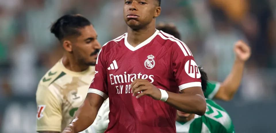 Jugador de Real Madrid en acción durante el partido