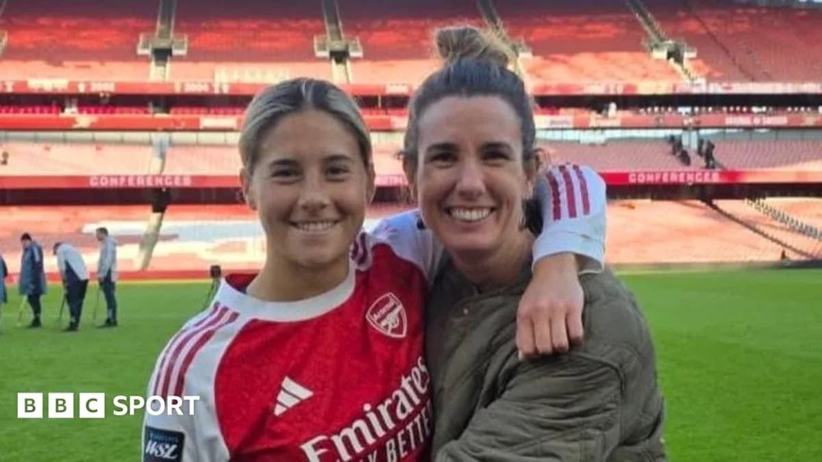 Jugadoras de Arsenal posando en el estadio