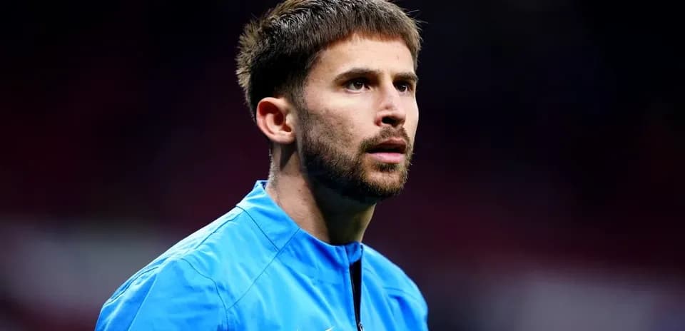 Jugador en el campo antes del partido