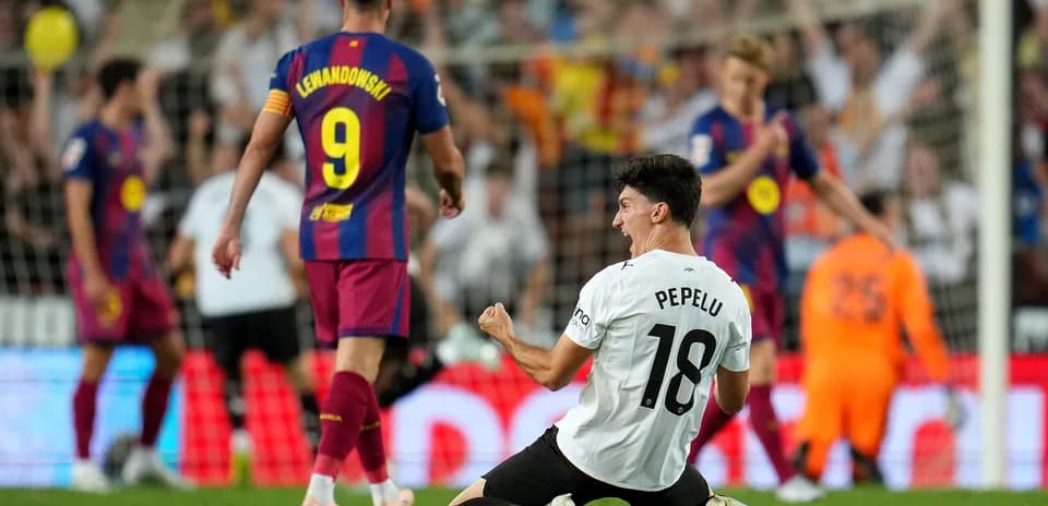 Pepelu celebra un gol durante el partido