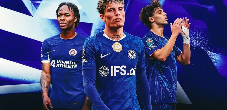 Tres jugadores del Chelsea en uniforme azul