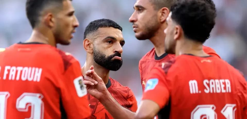 Jugadores de Egipto discutiendo durante el partido