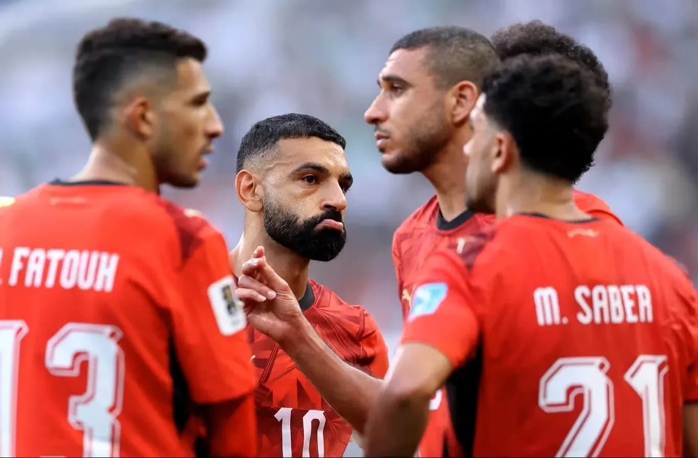Jugadores de Egipto discutiendo durante el partido