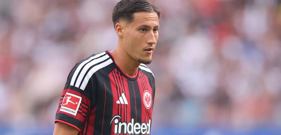 Jugador de Eintracht Frankfurt en el campo
