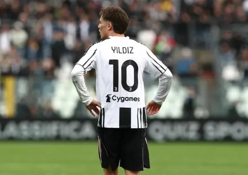 Jugador con camiseta de Juventus y número 10 Jugador con camiseta de Juventus y número 10