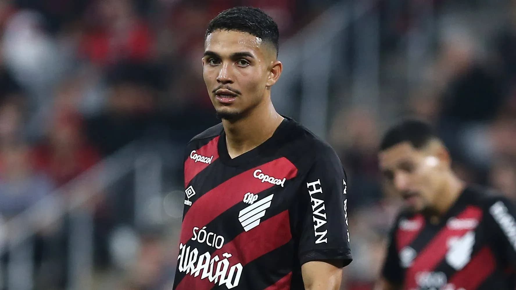 Jugador de Atlético Paranaense en el campo Jugador de Atlético Paranaense en el campo