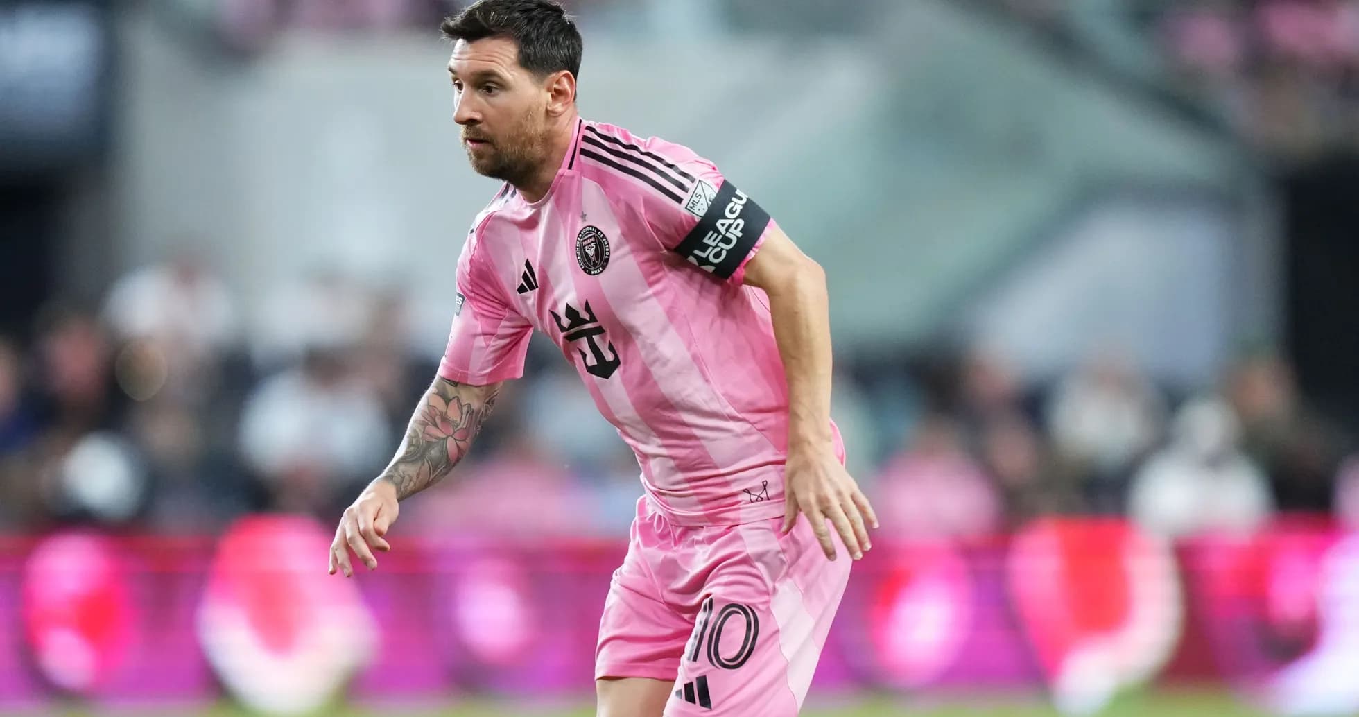 Lionel Messi corriendo durante un partido con Inter Miami Lionel Messi corriendo durante un partido con Inter Miami